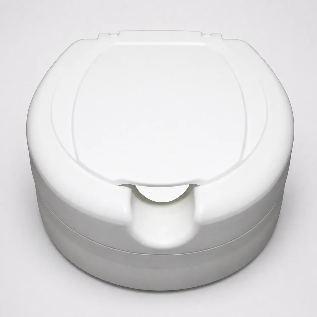 Assento elevado sanitário branco com tampa, sem marca